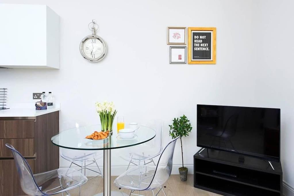 Recently Redecorated Bright 1Br Near Shepherds Bush With Parking Soa Londres Extérieur photo