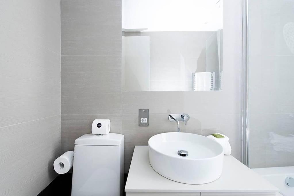 Recently Redecorated Bright 1Br Near Shepherds Bush With Parking Soa Londres Extérieur photo